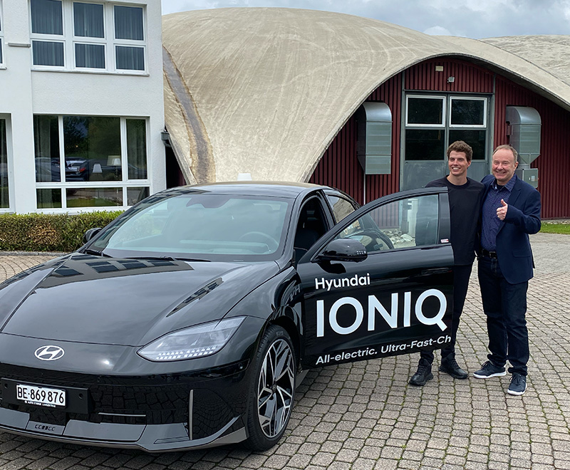 Max Studer und Reto Studer, Fahrzeugübergabe IONIQ 6